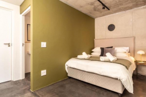 Rooftop Pool, Mountain Views, Wi-Fi, Parking